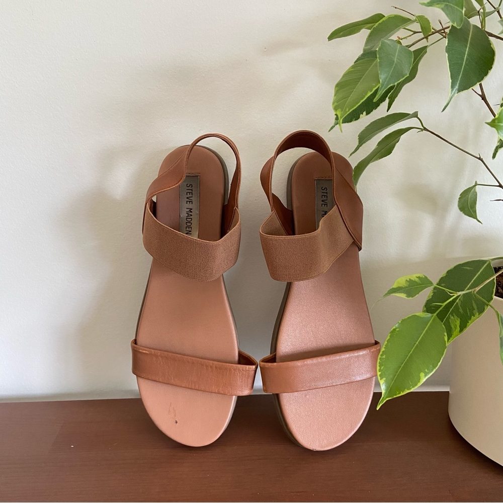 Steve Madden / Tan Sandals